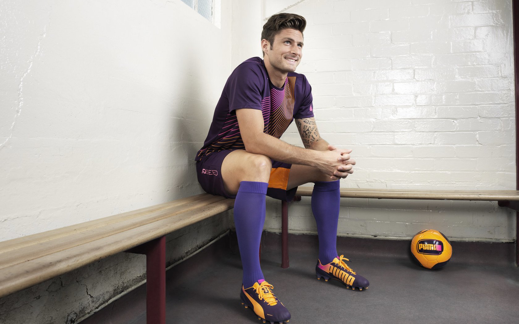 欧冠小组赛:巴萨4比0横扫法兰克福 莱万、佩德里、拉菲尼亚联袂进球